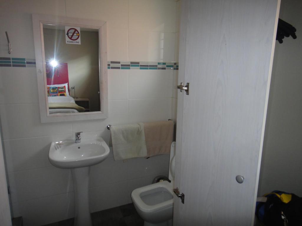Ashanti Lodge Green Point Cape Town Room photo